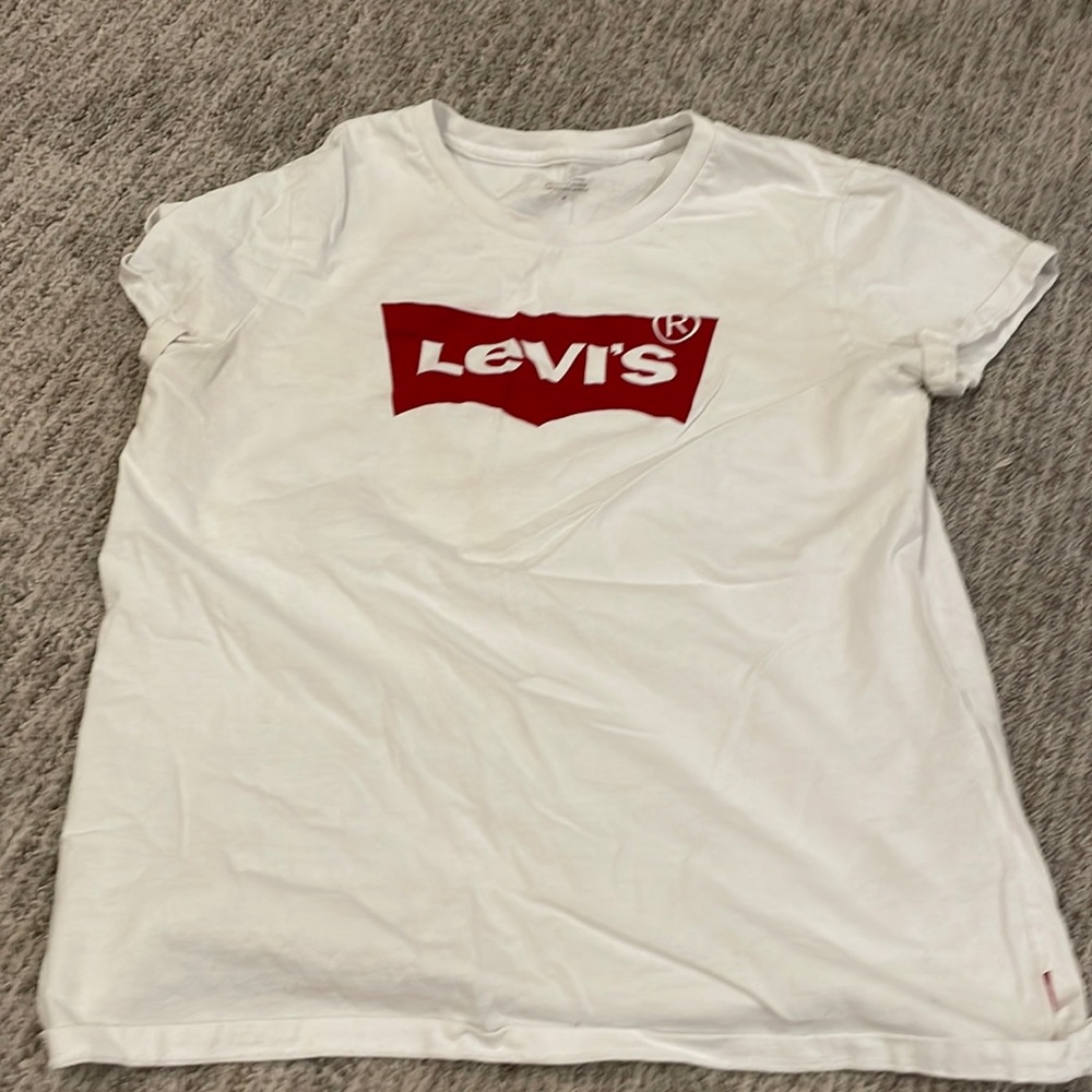 Levi tee